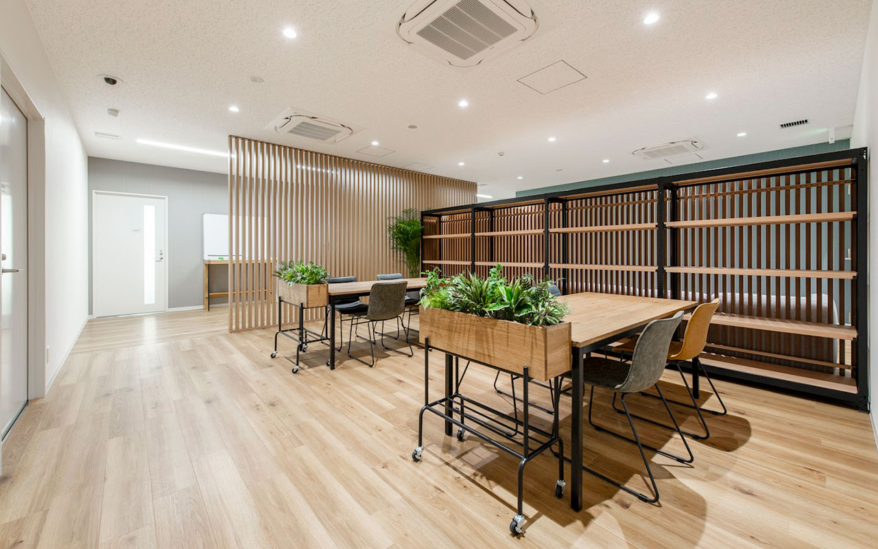 クロエダイニングチェア グリットプランター クラッシュゲート法人