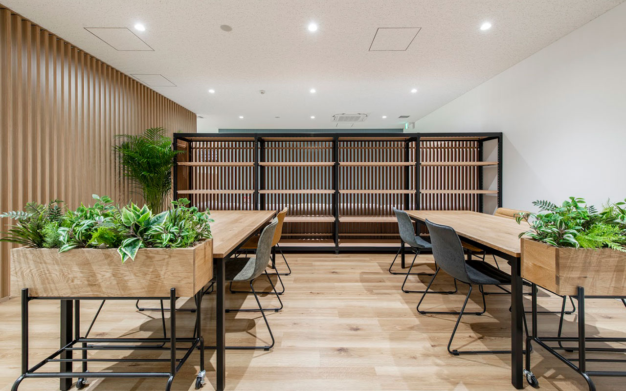 クロエダイニングチェア グリットプランター クラッシュゲート法人