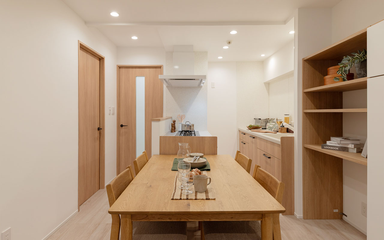 コロンダイニングテーブル / スレッジチェア / クラッシュゲート法人