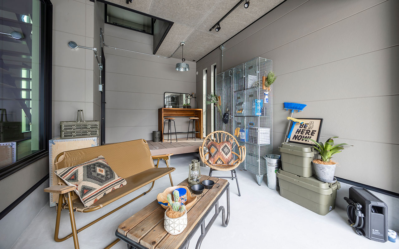 メッシュロッカーバンダム / ジャッカルミラー / ヴォッカカウンター / ビバルディラウンジチェア / カシャコーヒーテーブル / クラッシュゲート法人