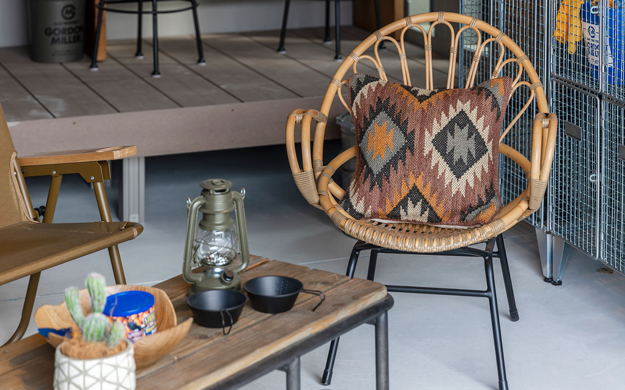 メッシュロッカーバンダム / ジャッカルミラー / ヴォッカカウンター / ビバルディラウンジチェア / カシャコーヒーテーブル / クラッシュゲート法人