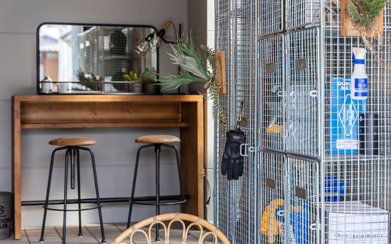 メッシュロッカーバンダム / ジャッカルミラー / ヴォッカカウンター / ビバルディラウンジチェア / カシャコーヒーテーブル / クラッシュゲート法人